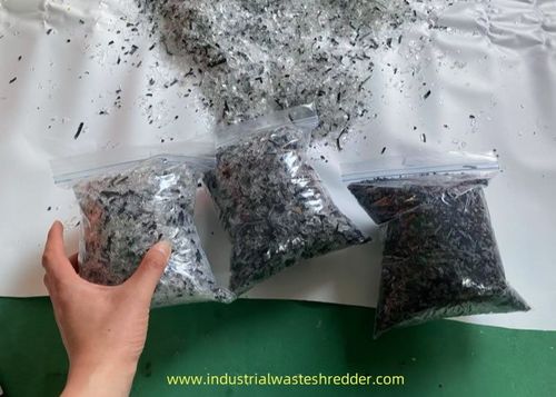 Últimas notícias da empresa sobre Moinho de couro PVB Filmes Crusher Amostra, Taiwan Cliente Envie-nos materiais para fazer teste de trituração, peneira de 10 mm
