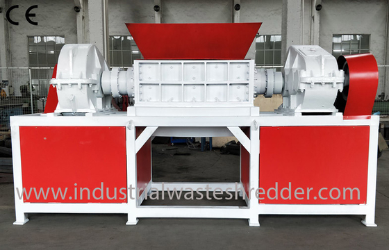 Bom preço. Retalhadora de madeira da pálete do desperdício industrial 45 quilowatts com sistema da separação magnética on-line