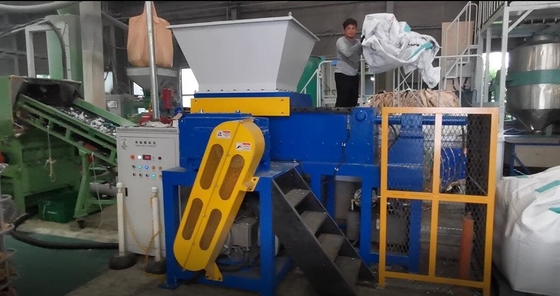 Bom preço. O jumbo do motor 37KW ensaca a única retalhadora do eixo com o funil de alimentação móvel on-line